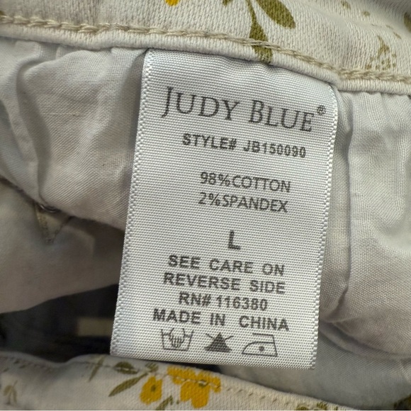 Judy Blue Denim Shorts Women’s Large Cream Yellow Floral Mid Rise Boho Stretch - Picture 5 of 8